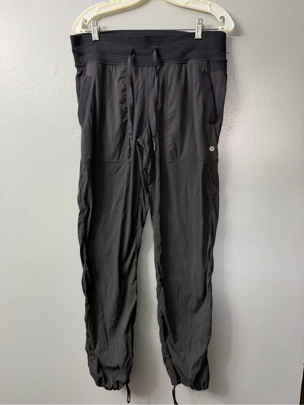 Lululemon dance studio joggers unlined Women's Bottoms Size 10 - Black